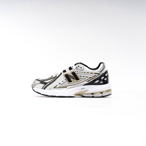 DSC07407 NEW BALANCE M1906RA WHITE BLACK GOLD