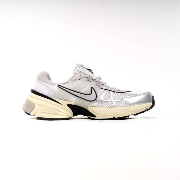NIKE V2K RUN SUMMIT WHITE METALLIC SILVER