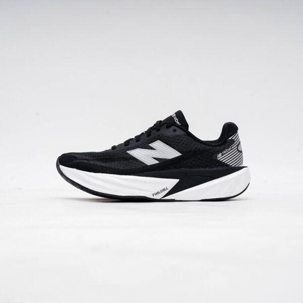DSC01985 NEW BALANCE MFCXLO5 REBEL BLACK WHITE