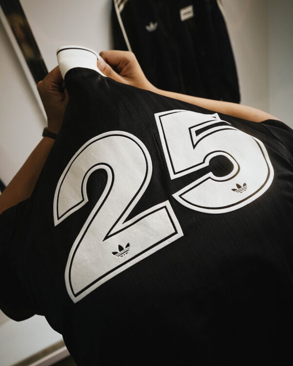 ADIDAS ORIGINALS X OASIS TOUR JACQUARDS JERSEY BLACK