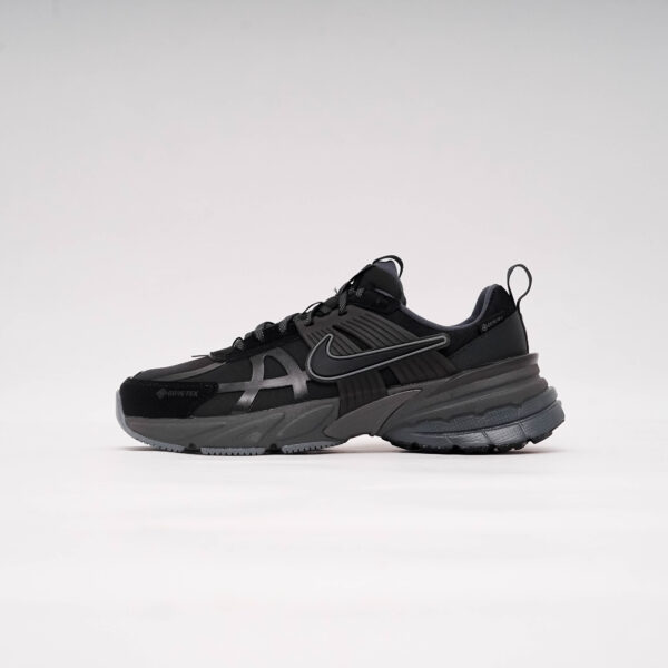 DSC09315 NIKE V2K RUN DOLL METALLIC V2K RUN GTX BLACK