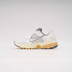 DSC09326 NIKE VOMERO 5 SUMMIT WHITE