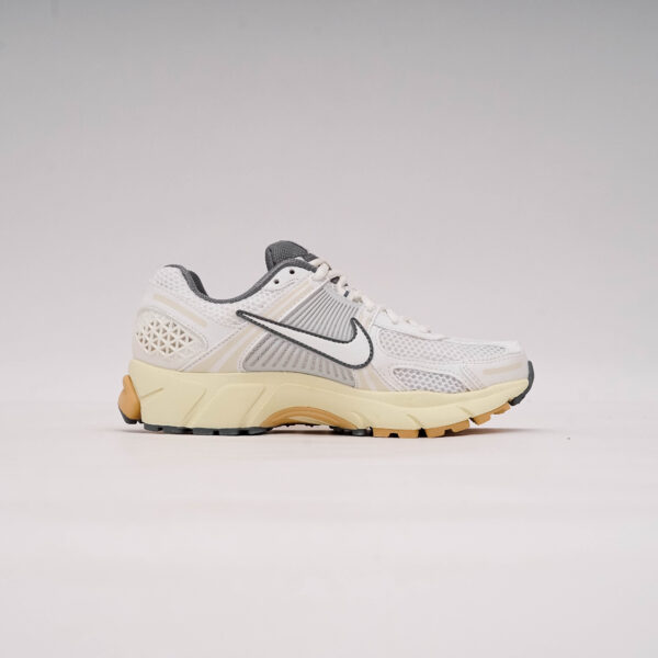 DSC09328 NIKE VOMERO 5 SUMMIT WHITE