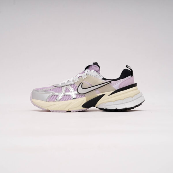 DSC09329 NIKE V2K RUN DOLL METALLIC