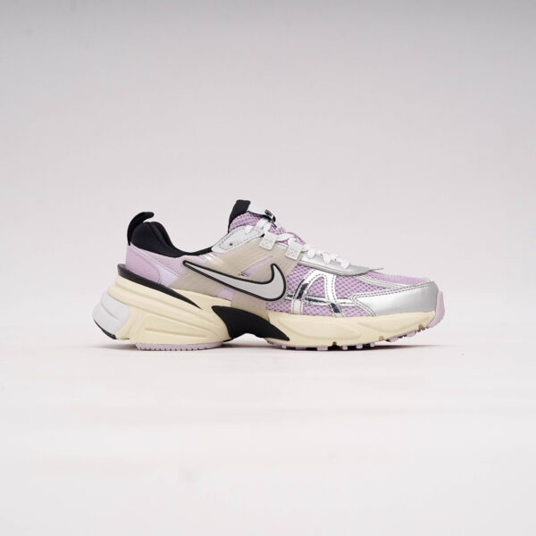 DSC09331 NIKE V2K RUN DOLL METALLIC