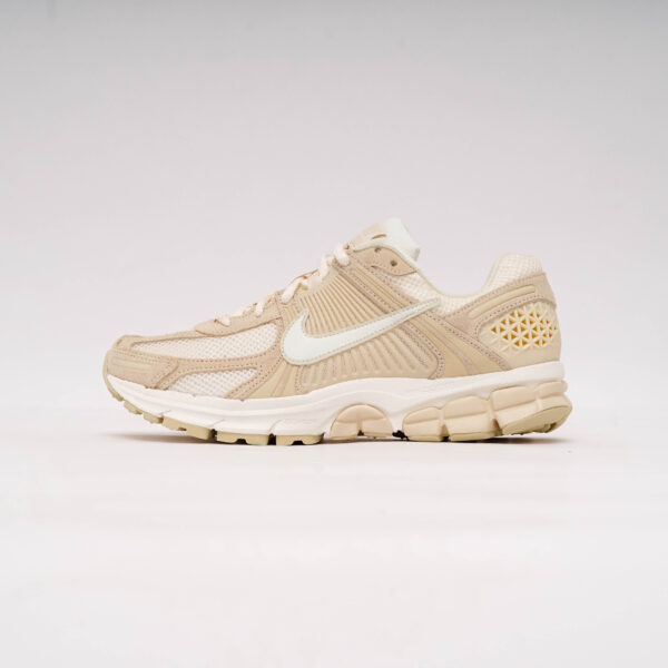 DSC09341 NIKE VOMERO 5 BEACH SAIL KHAKI PALE IVORY