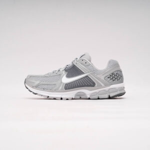DSC09345 NIKE VOMERO 5 WOLF GREY WHITE