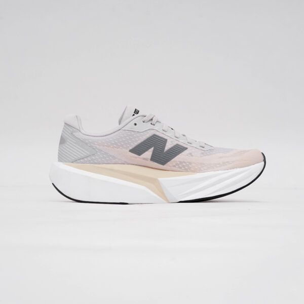 DSC00283 NEW BALANCE WFCXLX5 REBEL V5 LINEN GREY MATTER