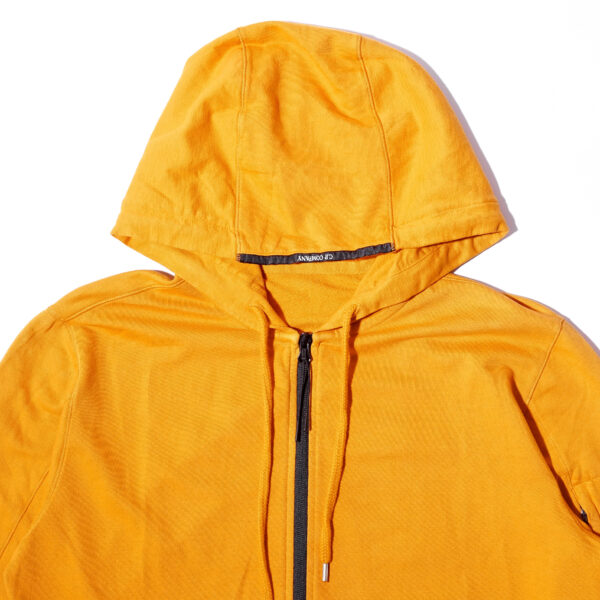 C.P COMPANY HOODED OPEN LIGHT FLEECE DESSERT SUN