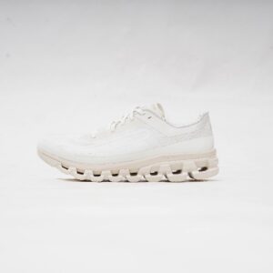 ON CLOUDFLOW 4 IKON WHITE MOON