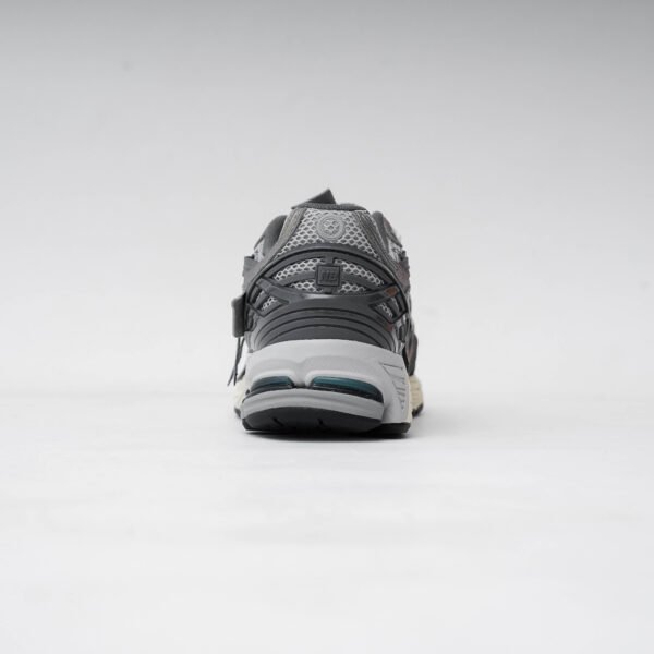 DSC00296 NEW BALANCE U19066U8 THUNDER BROWN GREY